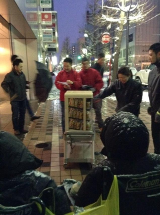 Illustration for article titled La cola del Apple Store que te puede matar. Literalmente